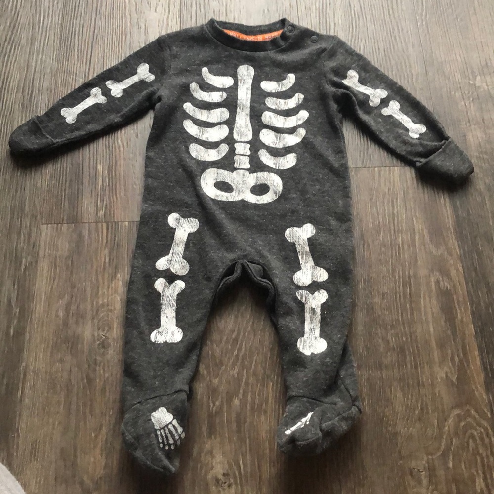 Happy Halloween Baby Sleeper Sz 0-3 months